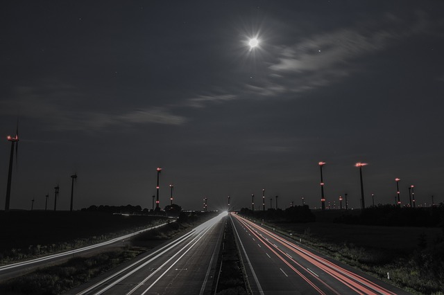 dálnice v noci